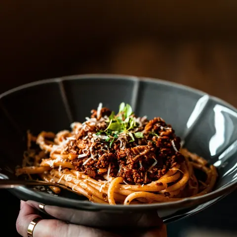 Un piatto di bigoli al ragù, la pasta simbolo di Verona