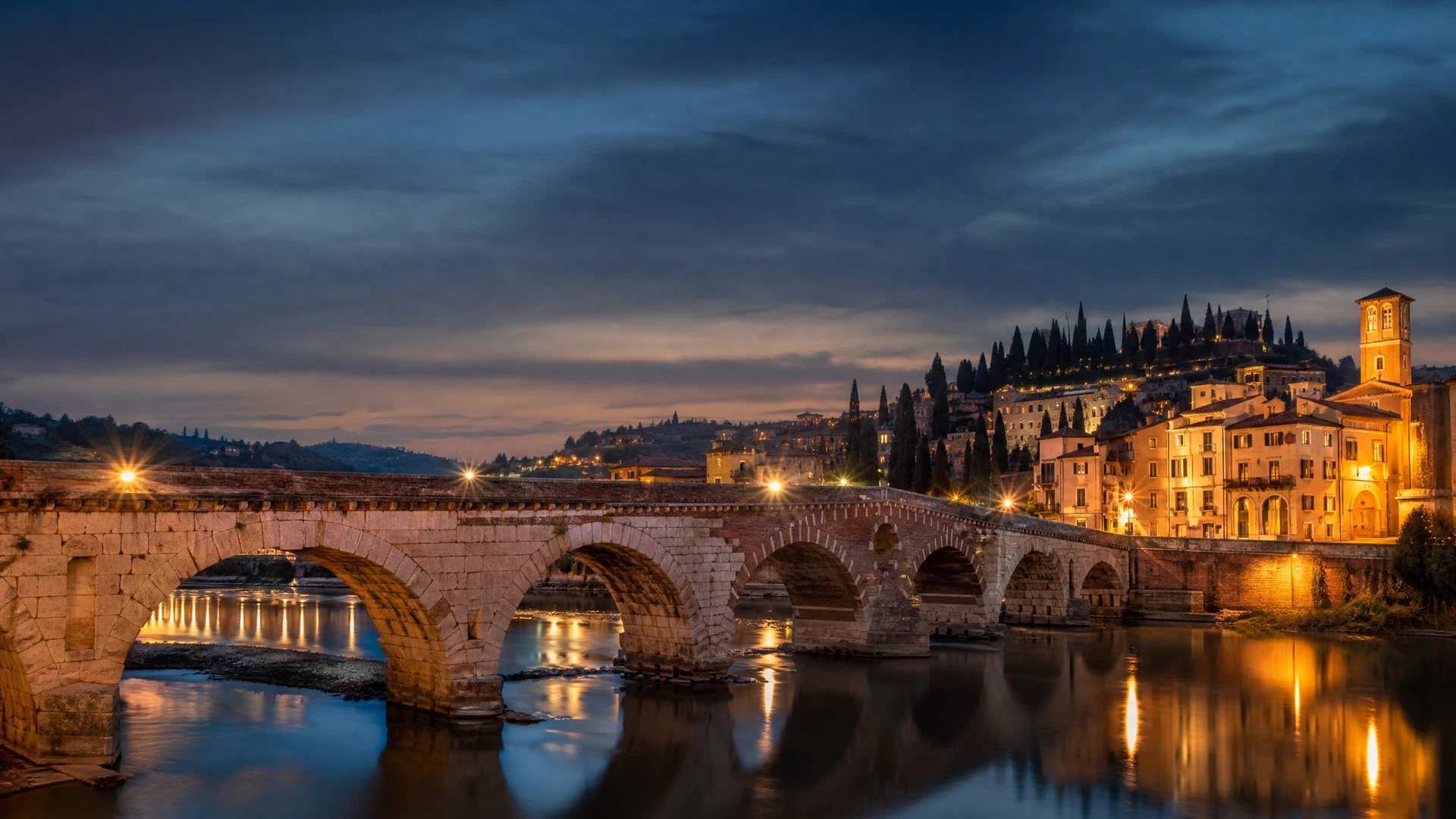 Ponte Pietra al tramonto